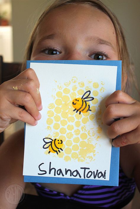 With Rosh Hashanah starting Sunday night, this is a perfect weekend to work on some New Year inspired crafts with your kids. In other... Rosh Hashana Crafts, Bee Hexagon, Happy Rosh Hashanah, Rosh Hashanah Cards, Jewish Crafts, Rosh Hashana, Bee Cards, Cool Mom, Bee Crafts