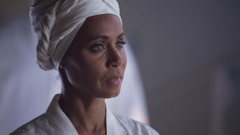 'Gotham': Fish Mooney Wants To Speak To The Man In Charge (Exclusive Clip) Gotham Season 1, Fish Mooney, Gotham Tv, In The Pale Moonlight, Jerome Valeska, Jada Pinkett, Bank Robbery, Jada Pinkett Smith, Dc Legends Of Tomorrow