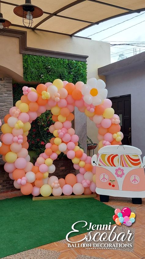 Groovy Party Ideas Decoration, Peace Sign Balloon Arch, Peace Sign Balloon, Groovy Party Ideas, Two Groovy Party, Flower Balloons Diy, Flower Balloons, Groovy Party, Two Groovy