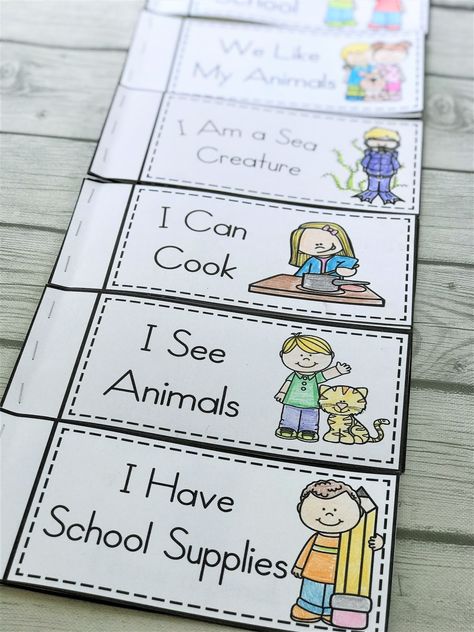 Sight Word Mini Books Free, Sight Word Books Kindergarten, K2 Activities, Kindergarten Sight Words Flash Cards, School Times, Books For Kindergarten, Kindergarten Art Activities, Reading Foundational Skills, Teacher's Desk