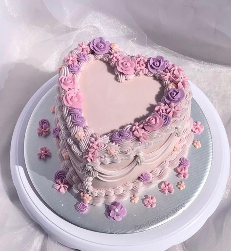 Cottagecore Cake, Heart Birthday Cake, Bolo Vintage, Purple Cakes Birthday, Vintage Birthday Cakes, Bolo Barbie, Idee Babyshower, Pastel Cakes, Purple Cakes