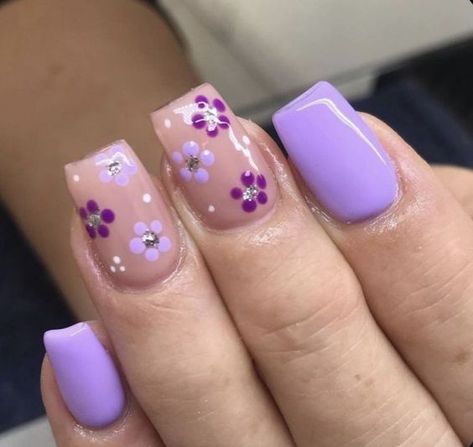 Short Square Nails Design Ideas Summer, Short Square Acrylic Nails Designs Purple, Gel Short Nails Ideas Spring, Cute Summer Acrylic Nail Ideas Short Square, Purple Nail Designs With Flowers, Summer Short Acrylics, April Nails Ideas Short, Spring Floral Nail Designs, April Acrylic Nails Ideas