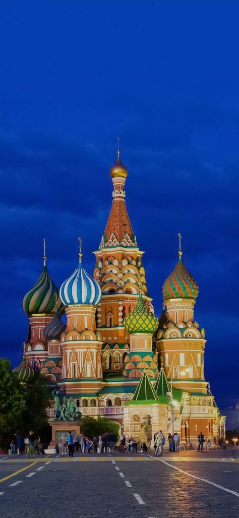 Child Star, Cindy Lou Who, The Grinch Stole Christmas, Russia Travel, Beautiful Places To Live, Beautiful Scenery Pictures, Cindy Lou, Red Square, Grinch Stole Christmas