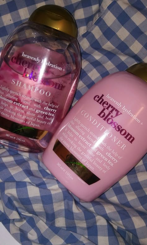 This shampoo and conditioner is the best! It hydrates curly hair for all my curly head sister's out their! Best Curly Hair Shampoo, Curly Shampoo, Conditioner Curly Hair, Curly Head, Healthy Hair Routine, Curly Hair Care Routine, Curl Shampoo, Good Shampoo And Conditioner, Shampoo For Curly Hair