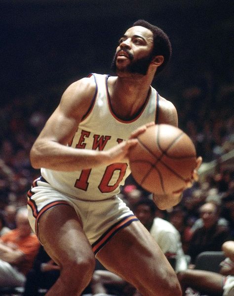 Walt Frazier.. Everyone wanted to be number 10 at tourney time. Jerry Lucas, Walt Frazier, Bill Bradley, Sports Athletes, Knicks Basketball, Wilt Chamberlain, Ny Knicks, Basketball History, Basketball Photography