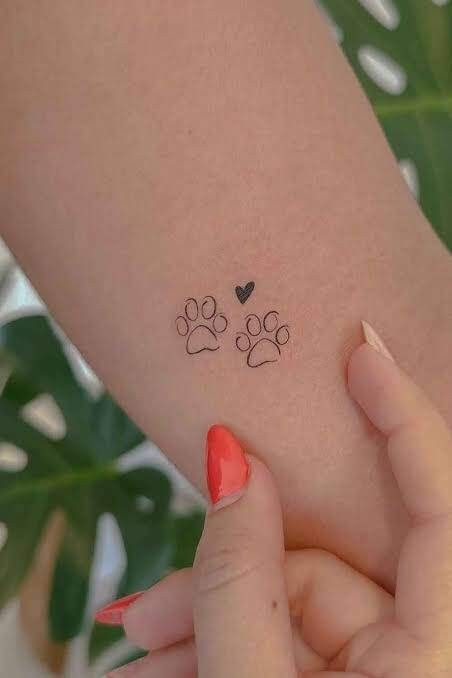 Paw Print Tattoos, Henne Tattoo, Cute Simple Tattoos, Pawprint Tattoo, Small Pretty Tattoos, Pretty Tattoos For Women, Wrist Tattoos For Women, Small Hand Tattoos, Discreet Tattoos