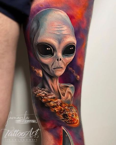 Grey Alien Tattoo, Realistic Alien Tattoo, Trippy Alien Tattoo Ideas, Alien Face Tattoo, Alien Surrealism, Alien Tattoo Design, Alien Tattoo Ideas, Tattoo Alien, Alien Tattoos