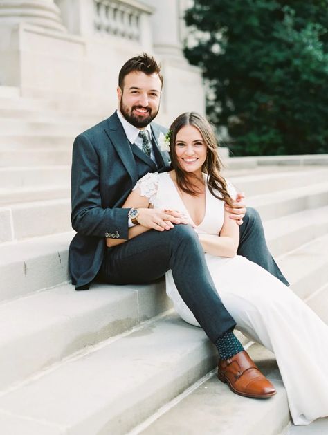 Stair Poses Couple, Couples On Stairs Photography, Couple Pose On Stairs, Photography Poses On Stairs, Groovy Decorations, Short Groom, Hoco Poses, Bride Groom Poses, Wedding Portrait Poses