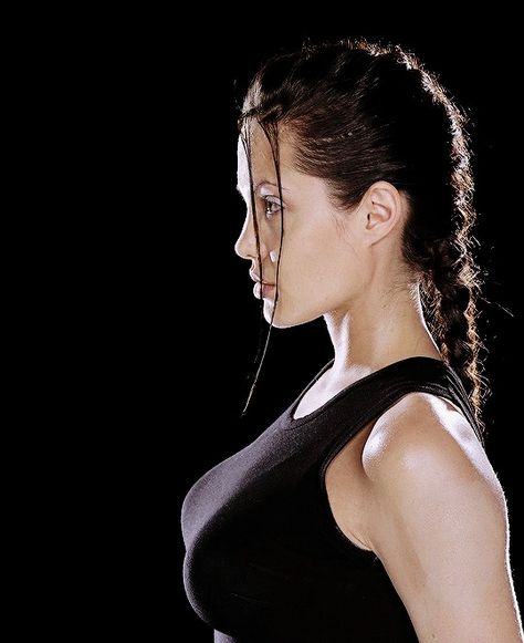 Lara Croft Angelina Jolie, Tomb Raider Angelina Jolie, John Voight, Laura Croft, Angelina Jolie Style, Black Widow Cosplay, Tomb Raider Lara Croft, Eye Makeup Pictures, Warrior Girl