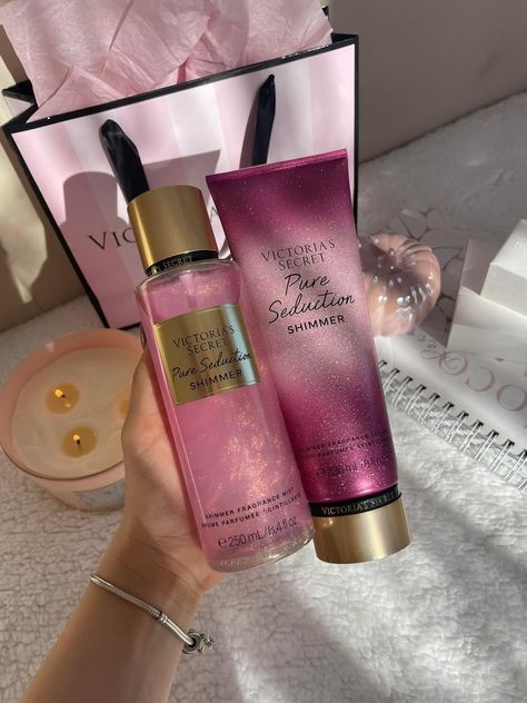 Victoria Secret Spray, Secret Aesthetic, Victoria Secret Perfume Body Spray, Perfume Victoria Secret, Profumo Victoria Secret, Victoria Secret Body Spray, Pink Fragrance, Fragrance Lab, Victoria Secret Body Mist