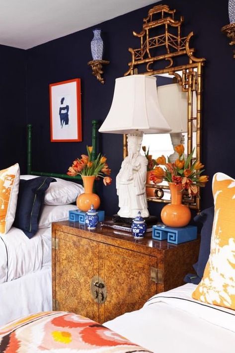 The Chinoiserie Bedroom, a home decor post from the blog Chinoiserie Chic on Bloglovin’ Green Beds, Chinoiserie Bedroom, White Beds, Green Chinoiserie, White Linens, Fall Tones, Navy Walls, Chinoiserie Decorating, Asian Homes