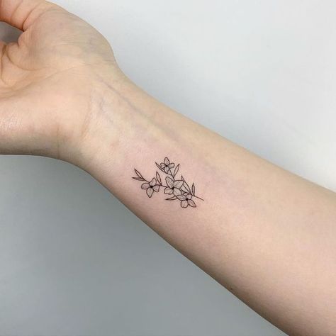 Inner Wrist Tattoos, Butterfly Wrist Tattoo, Tiny Wrist Tattoos, Tattoos Infinity, Cool Wrist Tattoos, Flower Wrist Tattoos, Wrist Flowers, Omerta Tattoo, Small Wrist Tattoos