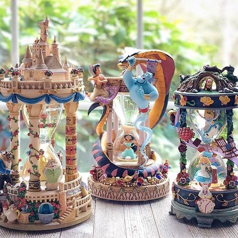 Disney At Home, Disney Snowglobes, Disney Room Decor, Disney Souvenirs, Disney Rooms, Fotografi Vintage, Disney Figurines, Disney Home Decor, Disney Dogs