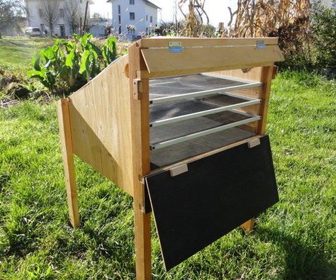 Solar Dryer Box: Solar dryers are a simple and energy-saving way to dry your own food, herbs, veggies and fruits alike. The solar dryer box is compact, easy to handle and can be disassembled in a few steps.The basic idea for this dryer comes from the book "Sun Wor... Solar Dryer, Solar Dehydrator, Solaire Diy, Fruit Dryer, Food Dryer, Homemade Generator, Solar Cooking, Veggies And Fruits, Renewable Energy Projects