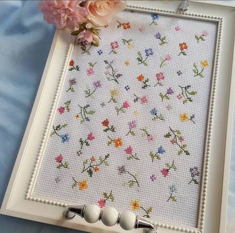 Cross Stitch Geometric, Tiny Cross Stitch, Pola Kristik, Framed Cross Stitch, Cross Stitch Patterns Flowers, Cross Stitch Bird, Cross Stitch Heart, Mini Cross Stitch, Needlework Embroidery