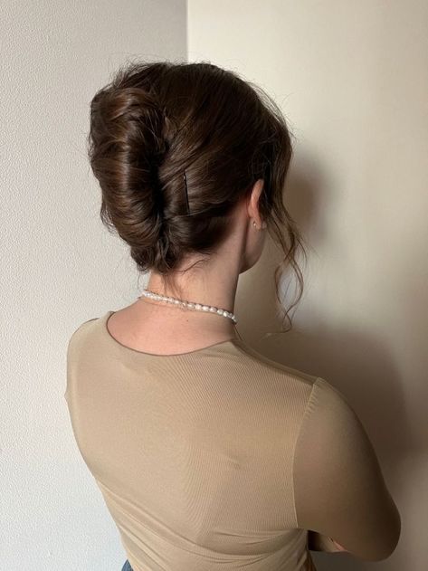 SPRING HAIRSTYLES YOU NEED TO TRY - julsweek Sleek French Twist, Roll Bun Hairstyle, Messy French Twist, Hairstyle French, Office Hair, French Roll Hairstyle, Women's Haircuts, French Twist Updo, French Roll