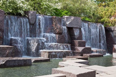 Waterfall at Franklin Delano Roosevelt (FDR) Memorial, Washington DC, USA. Water Fall, Landscape Architecture Diagram, Modern Water Feature, Water Wall Fountain, Water Fountain Design, Indoor Waterfall, Waterfall Wall, Waterfall Design, Fountain Design