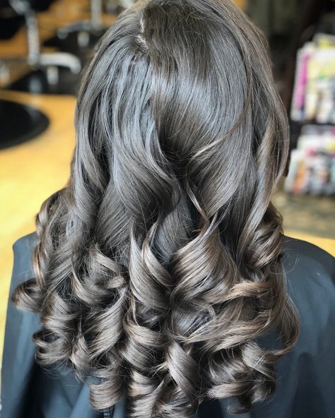 Vintage Glam Style hairstyle Hairstyles With Curled Hair, Easy Curled Hairstyles, Curly Iron, Light Curls, Haircuts For Long Hair With Layers, Curly Wedding Hair, Curls For Long Hair, Curling Iron Hairstyles, Curling Hair With Wand