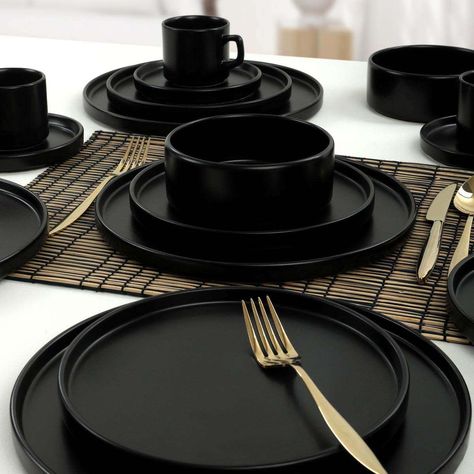 Service de table en céramique noir mat dinner 20 pièces Assiette Design, Crockery Design, Elegant Dining, House Goals, Dish Sets, Dinner Sets, Kitchen Essentials, Dining Experiences, Dining Set