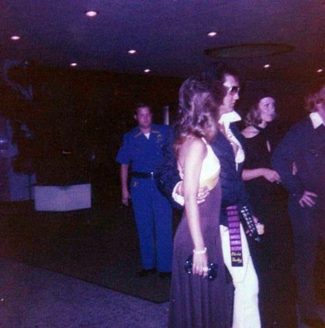 Elvis in September 1974 in Las Vegas with Shelia Ryan. Sheila Ryan, Elvis Presley Priscilla, James Caan, Las Vegas Hilton, Elvis Jumpsuits, Great Meals, Raquel Welch Wigs, Elvis In Concert, Handmade Gifts For Friends