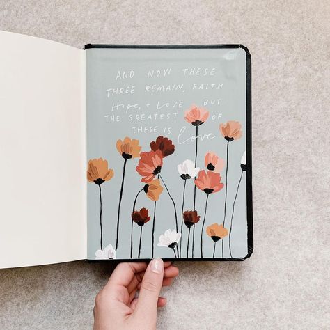 Journal Cover Painting Ideas, Hope Painting Ideas, Painted Notebook, Hope Painting, Hand Painted Bible, Bullet Journal Ideas Templates, Bible Verse Signs, Christmas Program, Flower Sketches