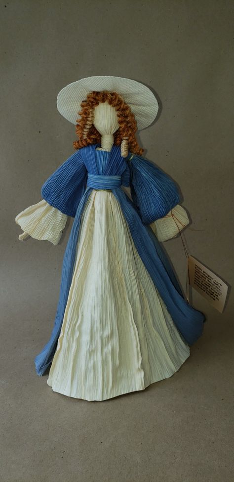 Corn Husk Dolls Witch, Antique Mall Booth Ideas, Cornhusk Dolls, Corn Dolls, Corn Husk Wreath, Corn Husk Crafts, Art Competition Ideas, Corn Dolly, Corn Husk Dolls