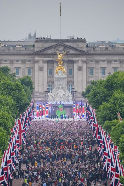 Royal Lodge, Viscount Severn, Prince George Alexander Louis, London Dreams, Royal Uk, Platinum Jubilee, Trafalgar Square, Duke Of York, British Monarchy