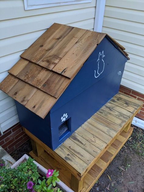 Diy Outdoor Cat Shelter, Outdoor Cat House Diy, Outside Cat Shelter, Cats Outdoors, Outside Cat House, Cat House Plans, Outdoor Cat Shelter, Feral Cat Shelter, Feral Cat House