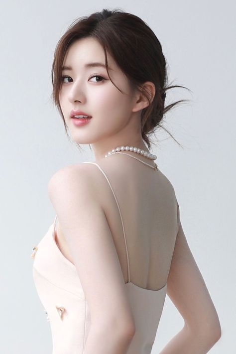 Zhao Lusi at promo event | China Entertainment News Skin Retouching, China Girl, Photo Retouching, Medium Length Hair Cuts, Casino Online, Korean Beauty, Beauty Women, Asian Beauty, White Dress