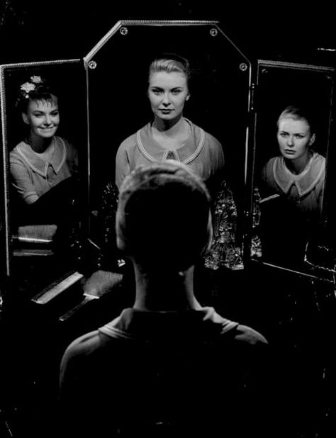 Joanne Woodward .. Faces of Eve Three Faces, Joanne Woodward, Mirror Photography, Lady Macbeth, Reflection Art, Video Project, Art Adventure, Multiple Personality, 3 Face