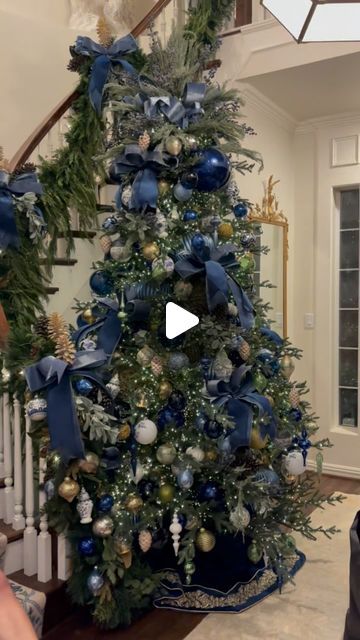 Sharon Swain on Instagram: "All blue everything on this gorgeous tree and garland! 💙🌲🤍" Blue And Silver Christmas Tree Ideas, Silver Christmas Tree Ideas, Blue And Silver Christmas Tree, Blue And Silver Christmas, Blue Everything, Silver Christmas Tree, Christmas Tree Ideas, Silver Christmas, Christmas Trees