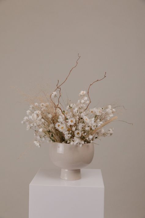 Dried Daisies & Hazel Branches Wabi Sabi Loose Flowers Centerpiece and Vase Arrangement Handmade by HiddenBotanics ------- This beautiful handmade dried flower combination can be used in a country&barn setting or woodland boho wedding as centrepiece. Also perfect for: People-Best friend, teacher, colleague, brothers, or anyone you love. Place-Boutonniere, desk, living room, bedroom, TV cabinet, or office. Moment-Anniversary, birthday, valentine's day, or wedding day. Stay floral! *vase is used a Minimalist Dried Flower Arrangement, Wabi Sabi Floral Arrangement, Wabi Sabi Flower Arrangement, Wabi Sabi Wedding, Dry Flower Arrangements, Vase Styling, Spring Flower Arrangements Centerpieces, Dried Daisies, Bedroom Tv Cabinet