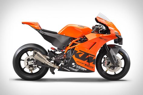 KTM entered MotoGP, the top tier of motorcycle racing, in 2017 with the RC16 prototype. Now they're showing off what they've learned with the RC... Ktm Motorcycles, Famous Golf Courses, Ktm Rc, Classic Jeeps, Industrial Design Trends, Sepeda Motor, Forged Wheels, Tiger Stripes, Motorcycle Racing