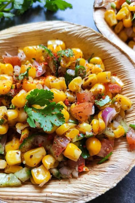 Easy Lunch Salads, Indian Corn Recipes, Vegan Summer Salad, Corn Salad Recipe Easy, Easy Indian Appetizers, Paneer Tikka Recipe, Corn And Bean Salad, Masala Corn, Indian Salad