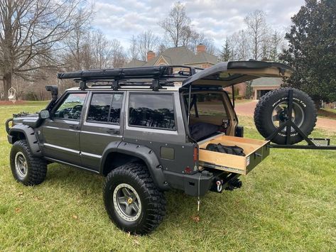 Jeep Cherokee XJ Sport - Limited - Classic For Sale — Davis AutoSports Jeep Sport, Duke 390, Green Jeep, Jeep Car, Bushwacker, Jeep Ideas, Rock Sliders, Jeep Cherokee Xj, Jeep Xj