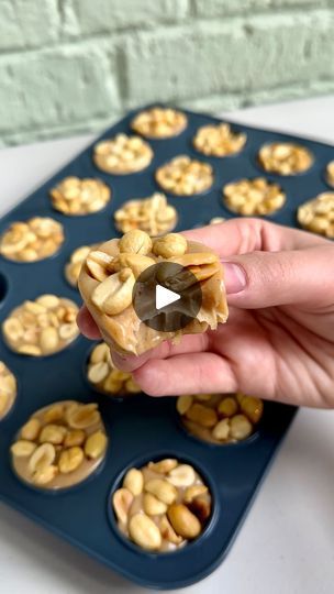 Payday Bites, Homemade Payday, Payday Candy, Homemade Candy Bars, Making Candy, Candy Man, Homemade Candy, Nut Recipes, Homemade Candies