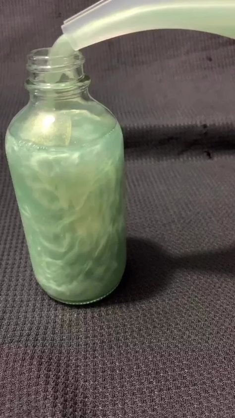 Homemade Glitter Potion Potion Bottle Diy, Jolly Sailor Bold, How To Make Potions, Homemade Glitter, Potions Recipes, How To Make Glitter, Halloween Potion Bottles, Harry Potter Potions, Easy Diy Halloween Decorations