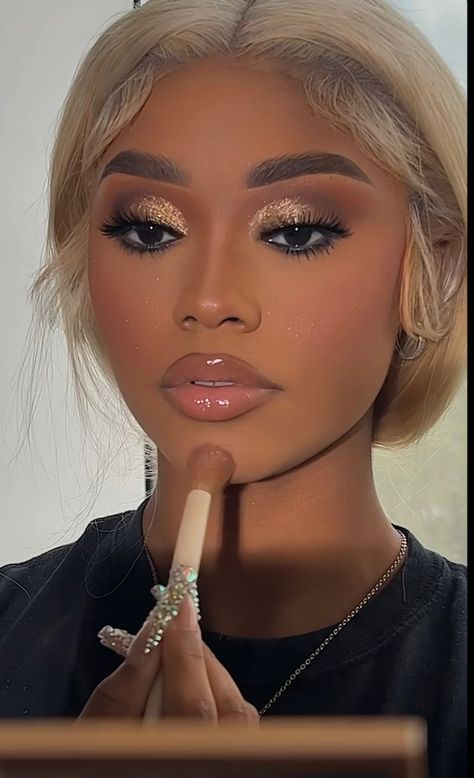 Maquillage Yeux Cut Crease, Birthday Makeup Looks, Gold Makeup Looks, Prom Eye Makeup, Date Night Makeup, Prom Makeup Looks, Makeup For Black Skin, Birthday Makeup, Brown Skin Makeup