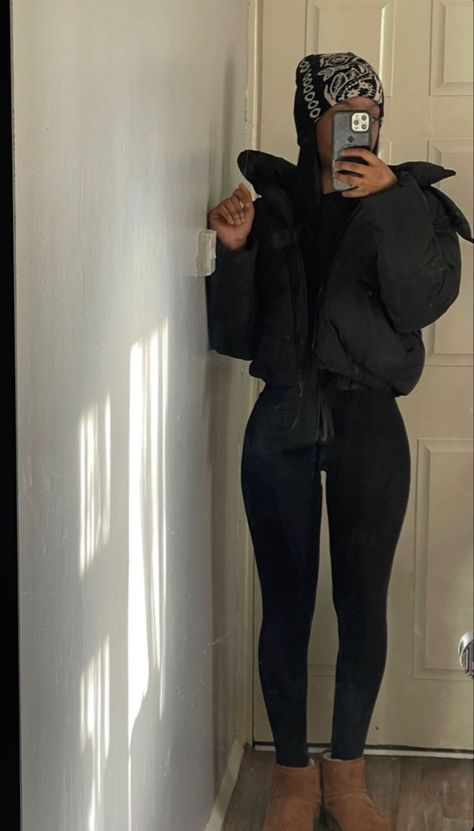 Cold Fits Black Women, Pretty Fall Outfits For Black Women, All Black Outfit Cute, Cute Winter Fits Black Women, Basic Fall Outfits Black Women, Leggings Outfit Winter Black Women, Autumn Fits Black Women, Black Unitard Outfit Winter, Beanies On Black Women