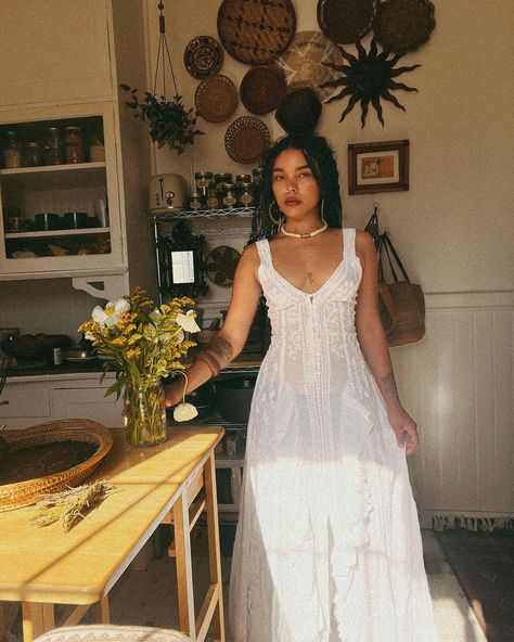 Good Morning✨ Willow Avalon Style, White Boho Outfit, Virgo Venus Style, Breezy Aesthetic, Earth Tones Fashion, 90s Witch, Authentic Aesthetic, Rustic Outfits, Church Fits