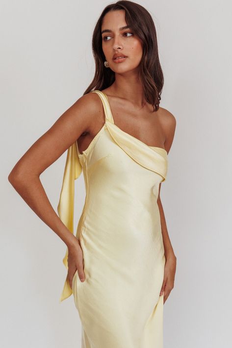 Off The Shoulder Maxi Dresses, Runway Formal Dresses, Yellow One Shoulder Dress, Classy Semi Formal Dresses, Butter Yellow Prom Dress, Yellow Silk Prom Dress, Pastel Yellow Maxi Dress, Grapefruit Bridesmaid Dresses, One Shoulder Silk Dress