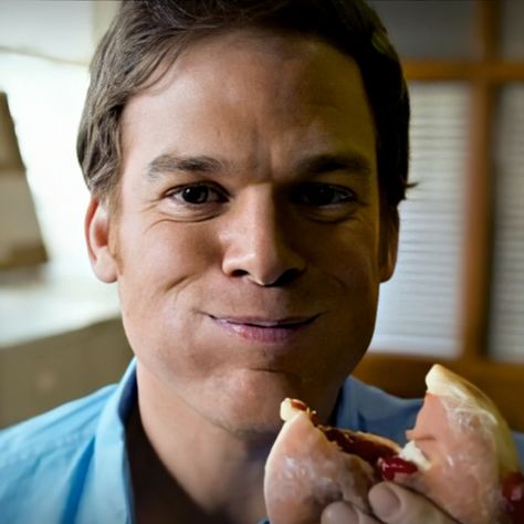 Dexter Morgan Pfp, Dexter Morgan Funny, Dexter Wallpaper, Trippy Tattoo Ideas, Trippy Tattoo, Michael C Hall, Райан Гослинг, Dexter Morgan, Scott Lang