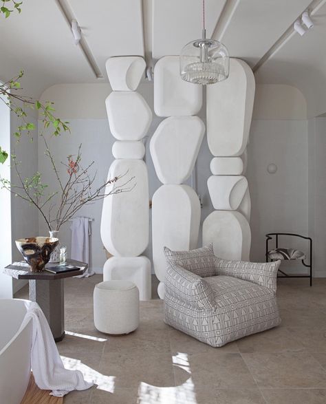 Architectural Interior Design, Art Deco Wall Design, All White Interior Design, Interior Design Walls, Wall Decor 2023, Off White Interior, Architecture 2023, Back Wall Design, Art Decor Interior