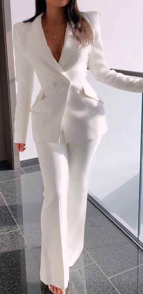 Men’s white suit