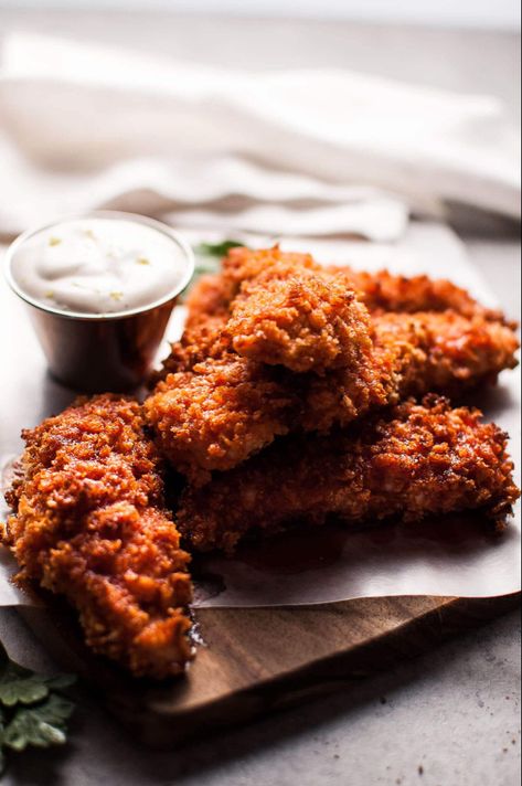 Honey Siracha Chicken, Honey Chicken Tenders, Spicy Chicken Tenders, Honey Fried Chicken, Stomach Rumbling, Foodgawker Recipes, Honey Sriracha Chicken, Chicken Honey, Sriracha Chicken