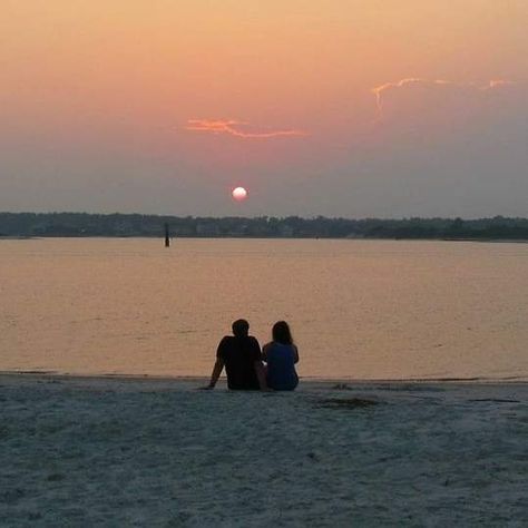 Best Friends To Lovers Aesthetic, Watching The Sunset, Beach Date, Fotografi Vintage, The Love Club, Beach Reading, Photo Couple, This Is Love, Teenage Dream