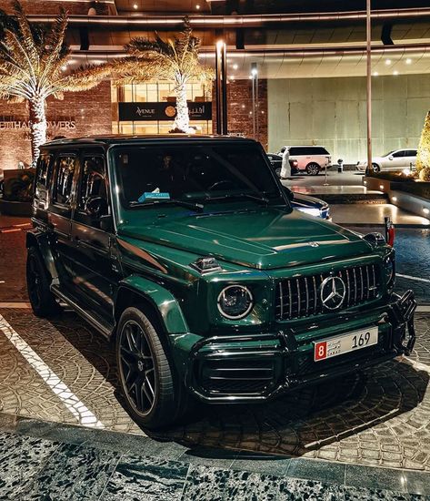 @gclass on Instagram: “Green does allot of good things for the  @gclass ——————————————————————— #gclass #carlovers #cars4life #carstyle #carlifestyle #mercedes…” Mercedes Jeep, Mercedes Suv, Dream Cars Mercedes, Mercedes G Wagon, Futuristic Motorcycle, Lux Cars, Ford Raptor, Mercedes Car, Mercedes Benz Cars