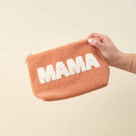 If you thought our Mama Knows Best mugs were cute..you’ll be obsessed with these Mama Teddy Sherpa Pouches. ✨ And no worries, the inside has water resistant material so clean up is a breeze. Snag yours or your own mama’s now. 🛍️ #mamagifts #mothersgifts #boutiquegifts #shopallyoops Postpartum Recovery Kit, Itzy Ritzy, Sherpa Fabric, Baby Kit, Purse Organization, Floral Tank, Gold Zipper, Zipper Pouch, Baby Accessories