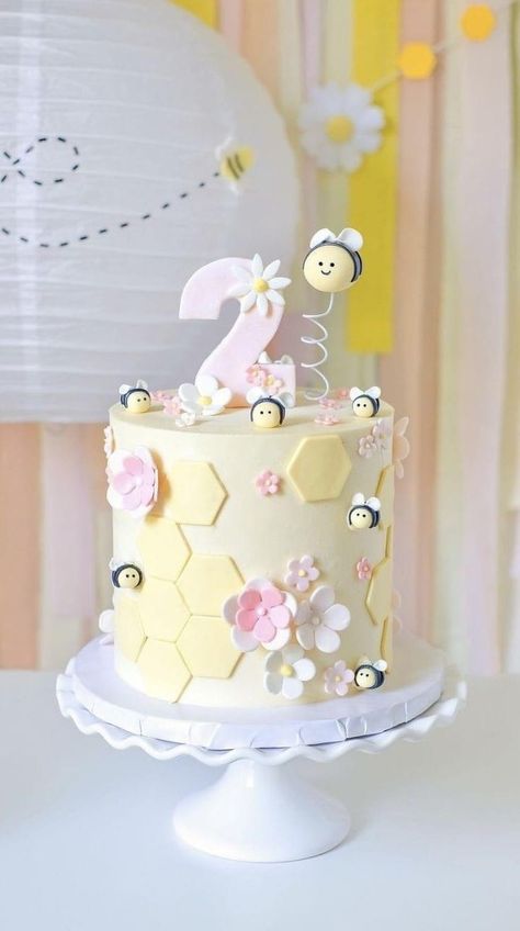 Bee Birthday Cake, Cake Designs For Girl, Baby First Birthday Themes, Bee Birthday Party, Baby Birthday Decorations, Bee Cakes, 2 Birthday Cake, Bee Birthday