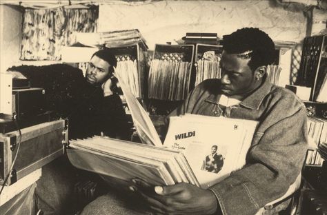 The legendary Pete Rock reminisces over crate digging, working with producers like Dilla, Q-Tip, Large Professor and Kanye West, his relationship with his cousin the late great Heavy D and… Pete Rock, Boom Bap, Real Hip Hop, Hip Hop And R&b, Hip Hop Artists, Hip Hop Culture, Hip Hop Rap, Rap Music, Hip Hop Music